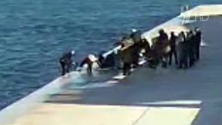 В Севастополе спасли подростка, который упал в море с бетонной набережной