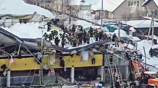 В Новосибирске продолжается разбор завалов на месте рухнувшего торгового центра