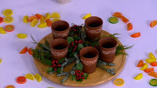 Согреваемся сбитнем: в «Жить здорово!» рассказали о пользе напитка