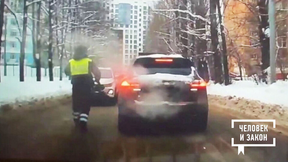 Видео недели: балашихинский лихач; чудесное спасение; гордость страны. Человек и закон. Фрагмент выпуска от 23.01.2026