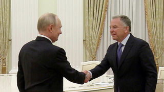 Почти четыре часа продолжалась встреча Владимира Путина с посланниками Дональда Трампа