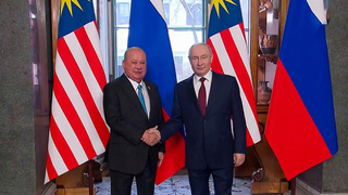 Появились кадры со встречи Путина и верховного правителя Малайзии в Эрмитаже