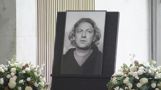 В Москве на Троекуровском кладбище простились с Александром Олейниковым