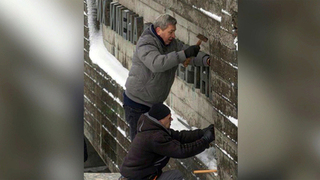 В Киеве с монумента «Родина-Мать» сняли памятную надпись