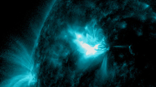 Три сильные вспышки произошли на Солнце