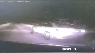 В Ленинградской области подростка-лихача полиция остановила выстрелами по машине: видео