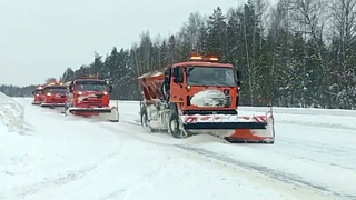 Мощные метели парализовали движение на дорогах сразу в нескольких регионах России