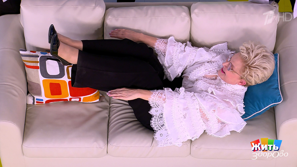 Физкультура на диване. Жить здорово! Фрагмент выпуска от 02.02.2026