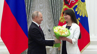 В преддверии Дня российской науки Владимир Путин вручил премии молодым ученым за 2025 год