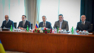 В Абу-Даби завершилась трехсторонняя встреча в формате Россия — США — Украина