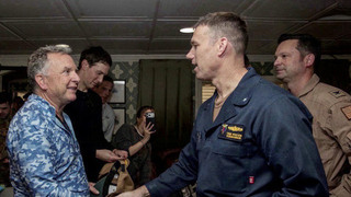 Стивен Уиткофф и Джаред Кушнер пообщались с экипажем авианосца «Авраам Линкольн» в Аравийском море