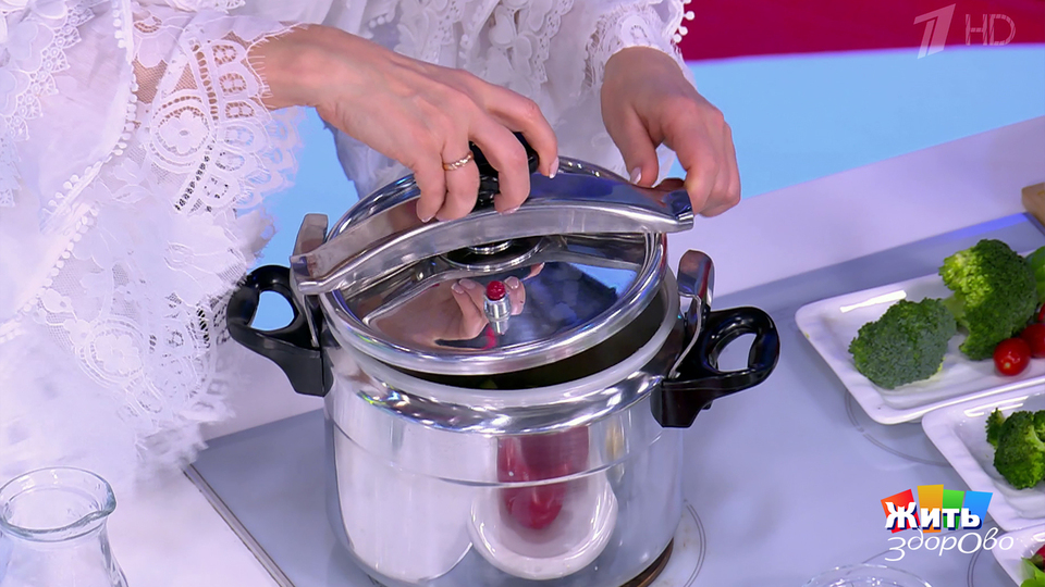 Скороварка: вред или польза? Врач объясняет. Жить здорово! Фрагмент выпуска от 09.02.2026