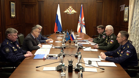 Министр обороны России провел встречу с генеральным секретарем ОДКБ