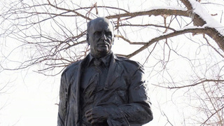 В Москве открыли памятник легендарному советскому разведчику, Герою России Алексею Ботяну