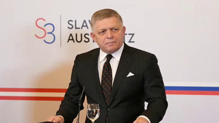 Роберт Фицо заявил о бессмысленности санкционной политики против России