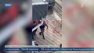 Появились кадры задержания открывшего стрельбу в холле техникума Анапы студента