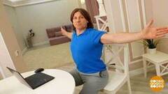 Сидячая работа? Отвлекайтесь и разминайтесь! Доброе утро. Фрагмент