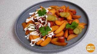 Картофель по-деревенски с колбасками под соусом. Доброе утро. Фрагмент