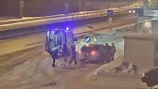 В Калужской области сотрудницы дорожного пункта пришли на помощь женщине, у которой начались роды