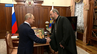 Протоирей Ткаченко подарил Путину икону Божией Матери «Целительница»