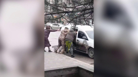 Чтобы избежать отправки на фронт, украинские призывники идут на отчаянные меры