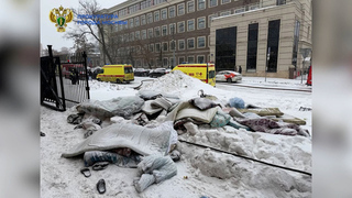 Матрасы, на которые прыгали жильцы горящего хостела в Москве, попали на видео
