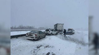 Стальная вереница: пять ДТП с участием 12 автомобилей произошло в Подмосковье