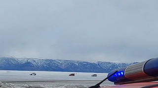 Автомобиль с туристами провалился под лед на Байкале, есть погибшие