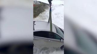 Резкое похолодание, ливни и волны высотой в несколько метров обрушились на Сочи