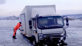 Уже третье подряд ЧП произошло на льду Байкала