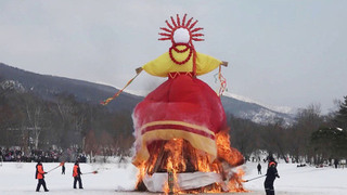 В российских регионах шумно и весело провожают Масленицу