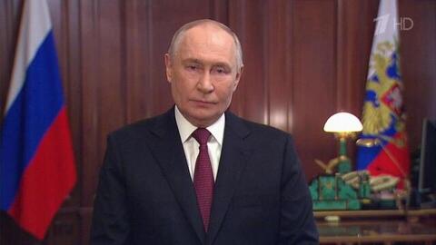 Владимир Путин в поздравлении отдельно обратился к тем, кто сейчас защищает интересы Родины