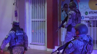 Тысячи военных патрулируют улицы в Мексике