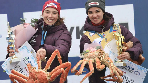 Держи краба: победители чемпионата России по лыжным гонкам получили необычный приз