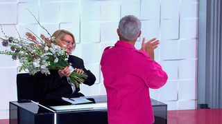 Эвелину Хромченко поздравили с днем рождения в студии «Модного приговора»