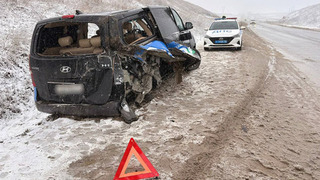 Минивэн с юными спортсменами опрокинулся в кювет в Ставропольском крае: кадры