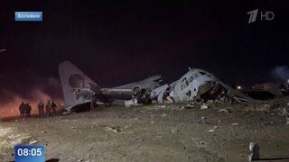 Упавший в Боливии военный самолет с деньгами сняли на видео