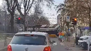 Два человека погибли и около 40 пострадали в результате аварии в Италии