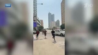 Обстановка на улицах в ОАЭ во время отражения атак Ирана попала на видео