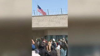 В Пакистане несколько десятков человек ворвались в консульство США в Карачи