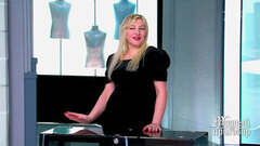 «Никогда в жизни не пойду выносить мусор в халате». Героиня наряжается, отправляясь даже к помойке! Модный приговор. Фрагмент 