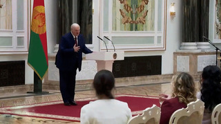 Лукашенко пообещал защитить белорусских женщин, если их «хоть один мужик обидит»