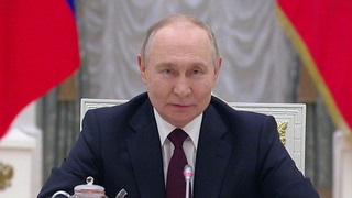 Владимир Путин сегодня пригласил в Екатерининский зал представительниц разных профессий