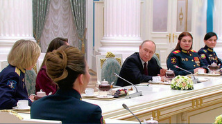 Путин заявил об опасности неподконтрольных России видов связи в зоне СВО