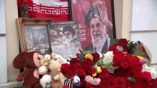 У посольства Ирана в Москве цветы в память об убитом Али Хаменеи и других жертвах