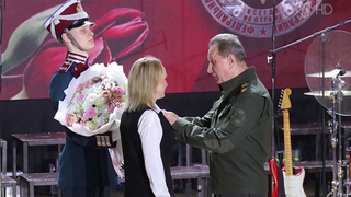 Генерал армии Виктор Золотов поздравил женщин-военнослужащих с Международным женским днем