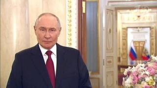 Владимир Путин поздравил женщин с 8 Марта