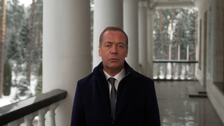 «Вы несете в мир гармонию и свет» — Медведев поздравил россиянок с 8 Марта