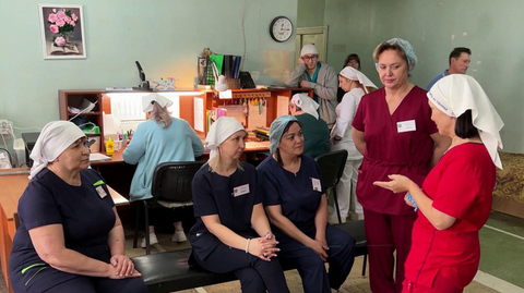 Женщины-волонтеры бросили все, чтобы ухаживать за ранеными бойцами в ЛНР