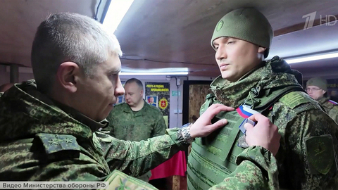 Бойцам группировки войск «Центр» вручили госнаграды в зоне СВО